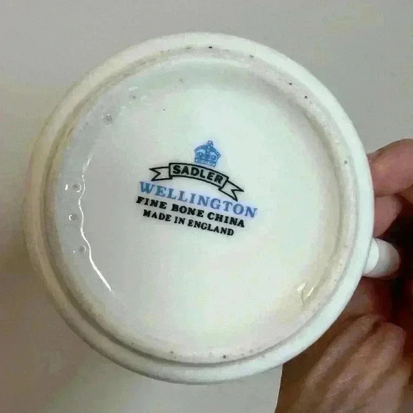 Vintage Sadler Wellington Yellow Purple Floral Fine Bone China Mug England 60s - Picture 5 of 6